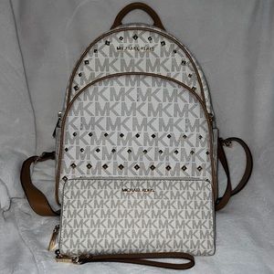 🛑SOLD🛑LKNW Michael Kors studded backpack & continental wallet in vanilla/acorn